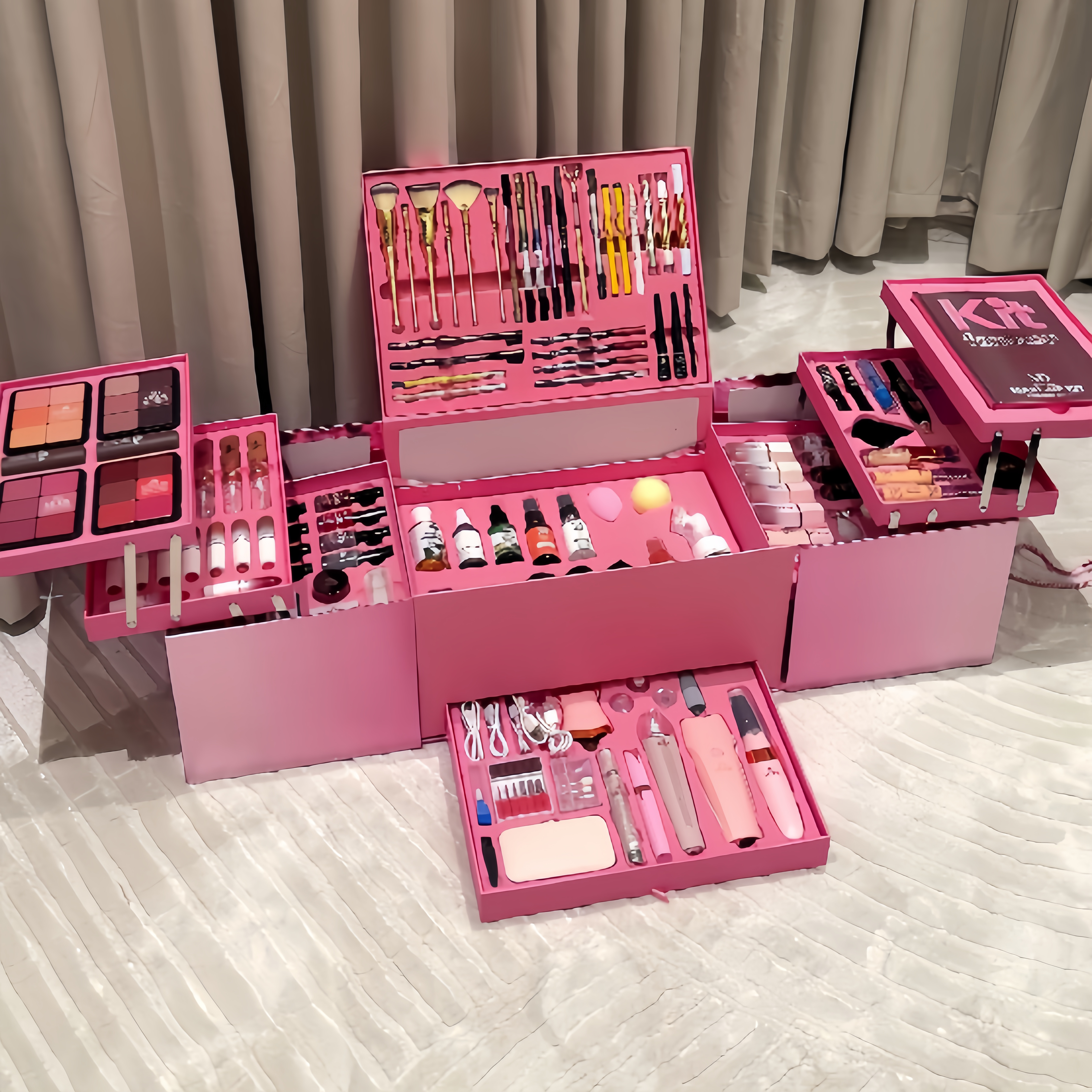 الصندوق المتقدم – 140 قطعة متكاملة لتجربة مكياج وعناية لا مثيل لها